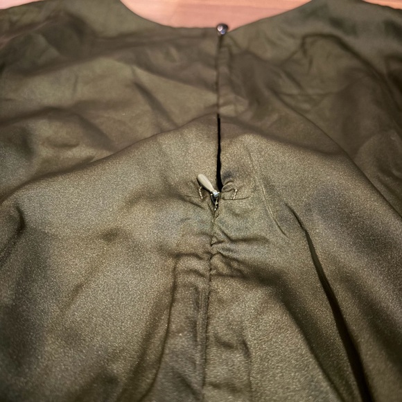 Elegant Green Women's Dress - Picture 8 of 8